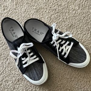 Traq sneakers by Algeria